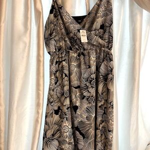 Express maxi dress size L NWT black and white floral ruffle hem beautiful dress